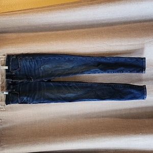 American Eagle dark blue ladies jeans. Sz 2 short